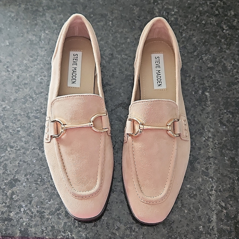 Steve Madden (carpine) flats. Size 6.5. Beige suede.